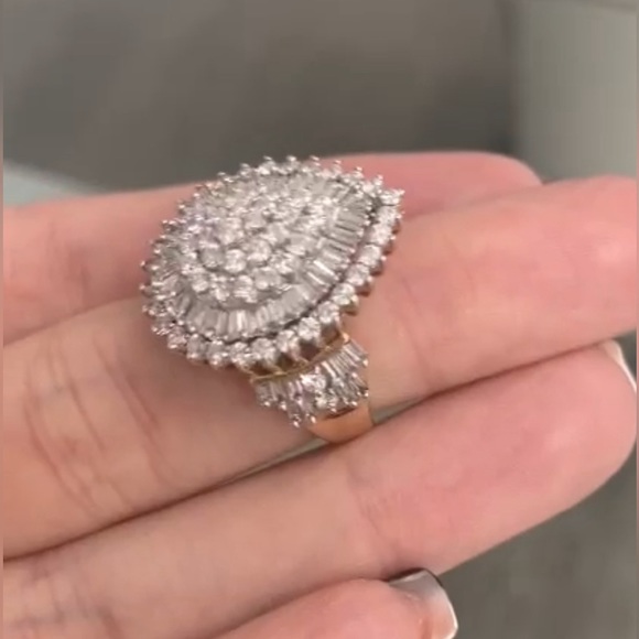 Diamond ring💎10k,size 8 they are no zircons come with it’s certificate - Picture 3 of 7